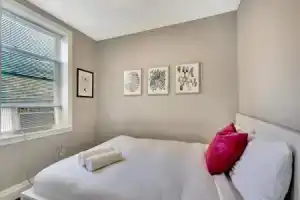 Cozy 3BR in Heart of North End by Domio, Бостон