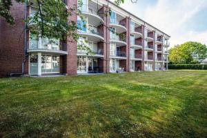 Ferienwohnung-11-mit-Terrasse-und-Strandkorb-am-Strand-Haus-Hohe-Worth-Duhnen, Куксхафен