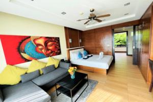 Seaview apartment near Karon beach, rooftop pool & parking!, Ката