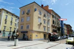 Apartment Lucy - City Center of Rijeka 4 *, Риека