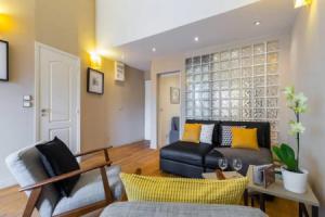 ★ Quiet Old Town Apt with AC, 5min Walk to Beach ★, Ницца