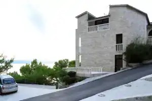 Punta Rata apartment, Брела