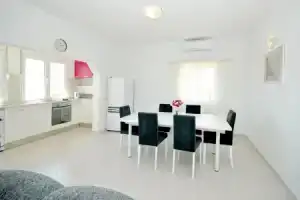 Apartment Mira, Трогир