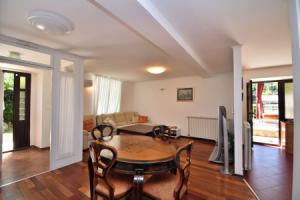 House Iva i Ella, Опатия