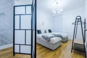 The Seedley 4 Bedroom House - Salford, Манчестер