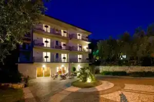Hotel «Garnì Orchidea», Мальчезине