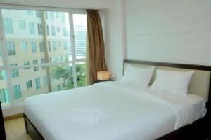 Mall Access Exclusive 2 BR @ Gandaria Heights Apartment By Travelio, Джакарта