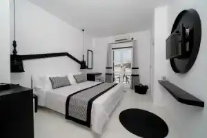Divelia Hotel, Перисса