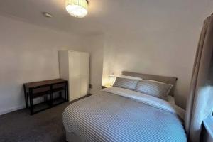 Cosy 3-bed Retreat - Garden, Parking & Bbq, Бирмингем