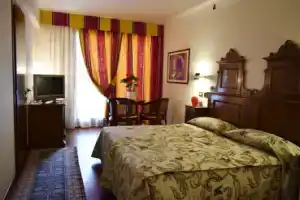 Villa Madrina Lovely and Dynamic Hotel, Гарда