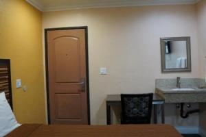 Holly Crest Hotel - Los Angeles, LAX Airport, Инглвуд
