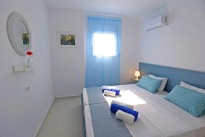 Xenos Villa 6 With a Private Pool Near the sea, Тигаки