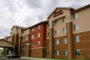 Апарт-отель «Hampton Inn and Suites North-Airport», Бейкерсфилд