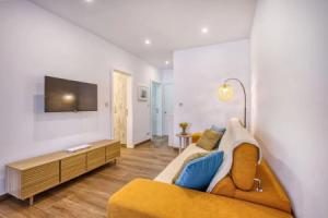Qala Tranquil Escape - Stylish With Terrace AC, Кала