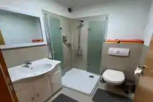 Ruhige geräumige Wohnung, Пфорцхайм