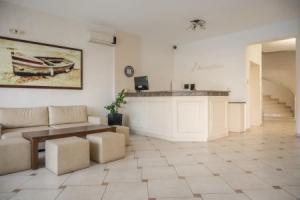 Hotel Konstantinos, Нидри