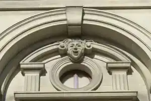 Отель «Logis hôTel Du ThéâTre», Тур