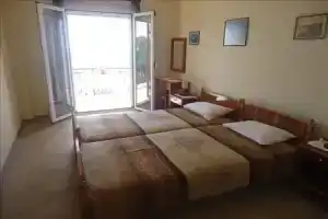 Meltemi Apartments, Бенитсес