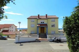 Cozy Crikvenica Apartments With Sea View and Balcony, Цриквеница