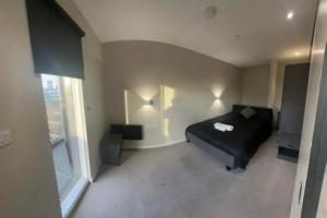 Apartment - Sleeps 4, Pets Allowed & Free Parking, Манчестер