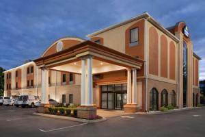 Days Inn & Suites By Wyndham Murfreesboro, Мерфрисборо