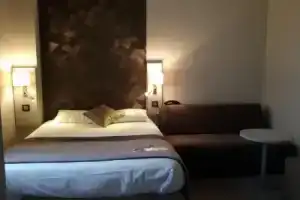 Отель «hôTel Albert Elisabeth Gare Sncf», Клермон-Ферран