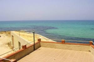 House with 3 bedrooms in Marsala with wonderful sea view and terrace 20 m from the beach, Бирджи-Векки