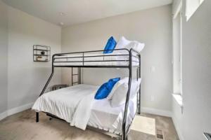 City Skyline Views: Upscale Denver Townhome, Денвер