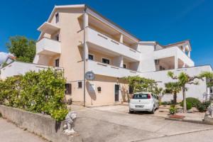 Stunning Home in Krk With Wifi and 1 Bedrooms, Крк