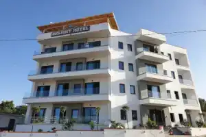 Delight Hotel, Ксамил