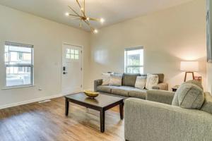 2 Mi to Mass Ave: Indianapolis Townhome Near Parks, Индианаполис