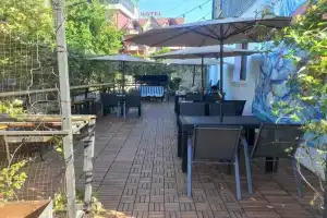 Rostivan Hotel Ve Hostel, Батуми