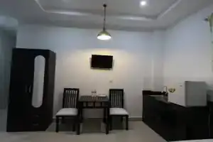 New Season Riverside Hotel, Пномпень