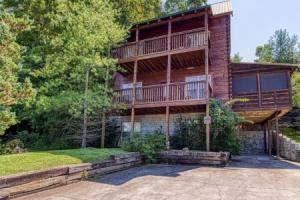 Cinema Falls - Great Location! - Convenient To Everything! 5 Bedroom Cabin by RedAwning, Пиджен-Форж