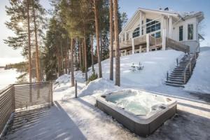 Villa Lago, Тахковуори