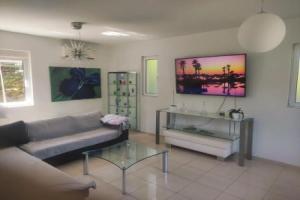 Sunnyside Villa 2King BR Free Parking Near Beach, Коскину