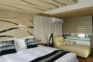 Maldives Crown, Мале