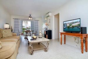 Bay Watch #1 - Weekly Beach Rental 1 Bedroom Condo by Redawning, Клируотер Бич