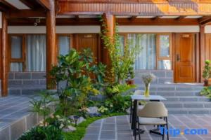 Man   Xiang    Cloud Retreat: Chinese-Themed Cinema Suites with Scenic Views, Лицзян