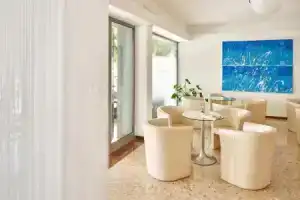 Hotel «Europa», Градо