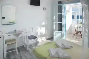 Paros Carmel, Писо Ливади