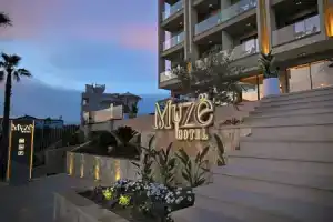 Muze Hotel, Ксамил