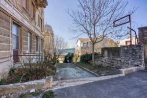 Apartment Alice close to Pula centre, Пула