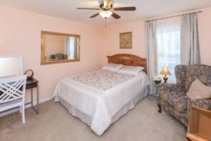 Beach Wood Retreat 4 Bedrooms 2 Bathrooms Home, Вирджиния Бич