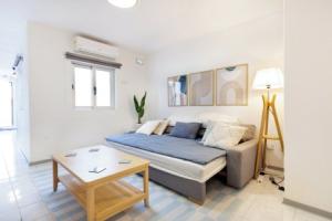 2BR Penthouse with Large Front Terrace, Сент-Полс-Бэй