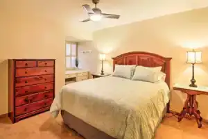 Ideal Getaway w/ Patio & Pool Access - Near Hiking, Тусон