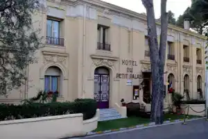 Отель «Hôtel Le Petit Palais», Ницца