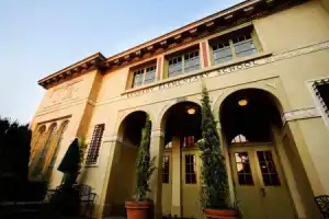 Отель «McMenamins Kennedy School», Портленд