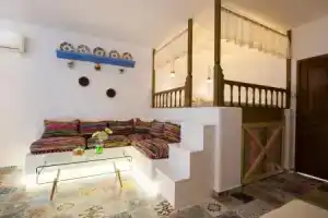 Gorgona Traditional Studio, Карпатос