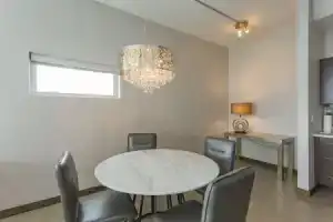 Modern and Spacious Nashville Corporate Condo, Нэшвилл